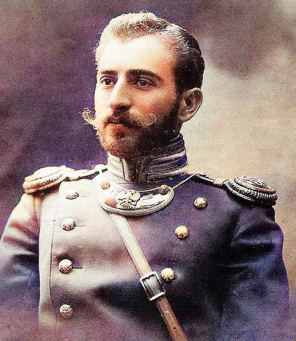 Петро Болбочан, український військовий діяч, полковник Армії УНР. Відомий передусім тим, що 24 квітня 1918 р. кримська група Армії УНР під його командуванням, здійснивши стрімкий марш-кидок з-під Мелітополя, звільнила від більшовиків Сімферополь. 12 червня 1919 року над ним відбувся військово-польовий суд. Петра Болбочана керівництво УНР звинувачувало у невиконанні наказу, незаконному захопленні командування корпусом та участі в широкомасштабній змові з метою державного перевороту в умовах воєнного часу. 28 червня 1919 року о 22-й годині Петра Болбочана розстріляли на залізничній станції біля с. Балин (нині Дунаєвецький район Хмельницької області). Там же, за пів кілометра від станції, було поховано його тіло. Петро Болбочан, український військовий діяч, полковник Армії УНР. Відомий передусім тим, що 24 квітня 1918 р. кримська група Армії УНР під його командуванням, здійснивши стрімкий марш-кидок з-під Мелітополя, звільнила від більшовиків Сімферополь. 12 червня 1919 року над ним відбувся військово-польовий суд. Петра Болбочана керівництво УНР звинувачувало у невиконанні наказу, незаконному захопленні командування корпусом та участі в широкомасштабній змові з метою державного перевороту в умовах воєнного часу. 28 червня 1919 року о 22-й годині Петра Болбочана розстріляли на залізничній станції біля с. Балин (нині Дунаєвецький район Хмельницької області). Там же, за пів кілометра від станції, було поховано його тіло.
