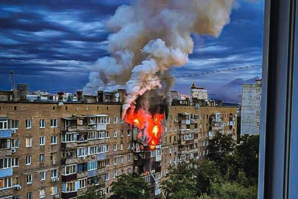 Наймасованіша атака на Харків за весь час війни: є загиблі, багато постраждалих – серед них 1,5-місячне немовля (фото)