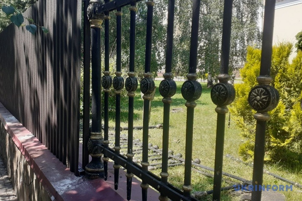 Постраждали 12 людей, у тому числі поліцейські – що відомо про конфлікт у храмі в Чернівцях