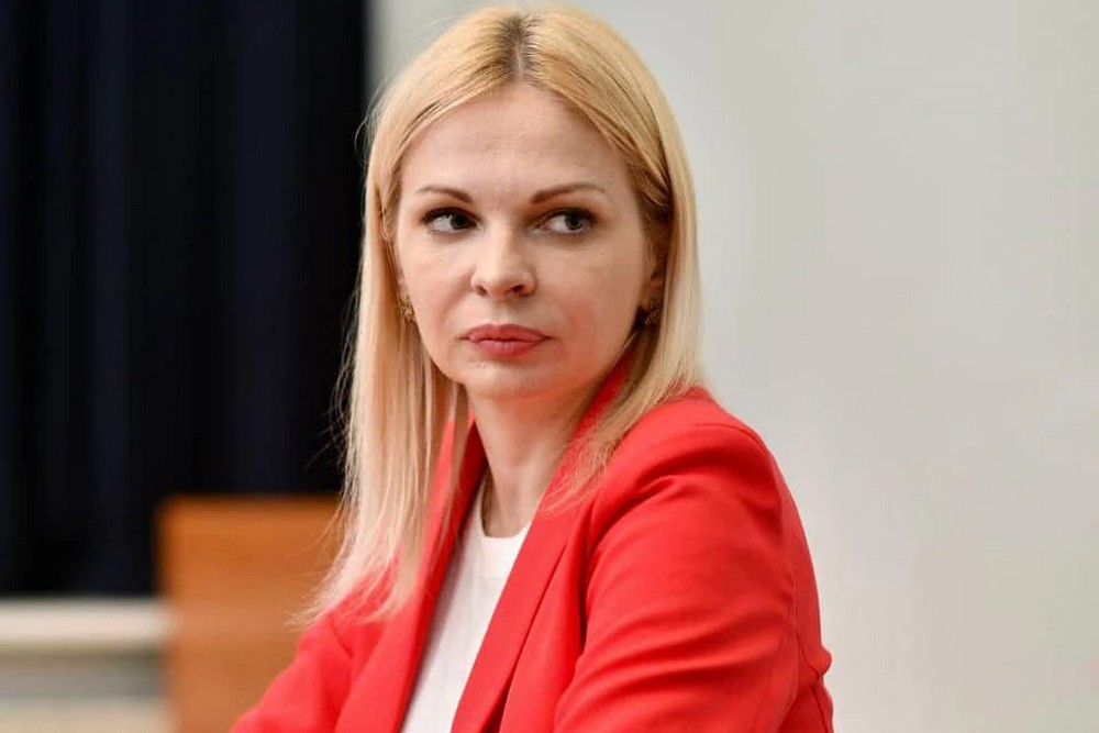 «Правило двох стін більше не діє, а у нас бруківка, троянди, фонтани. Може нам копати могили?» - волонтерка Дана Ярова