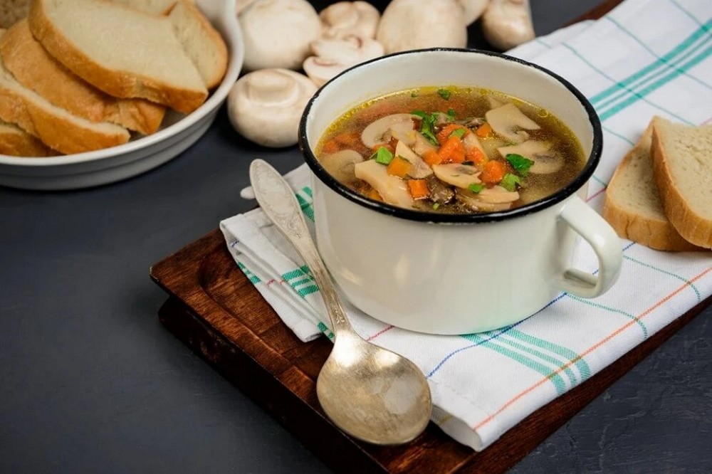317312 tasty soup in pan over gray surf new 960x380 0