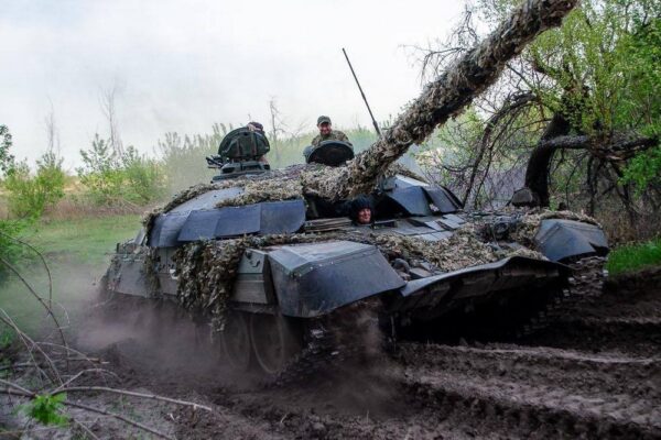 Обстановка на фронті 8 червня: армія РФ захопила ще одне село на Сумщині, посунулася на Донеччині і Харківщині, втратила 1120 солдатів за добу