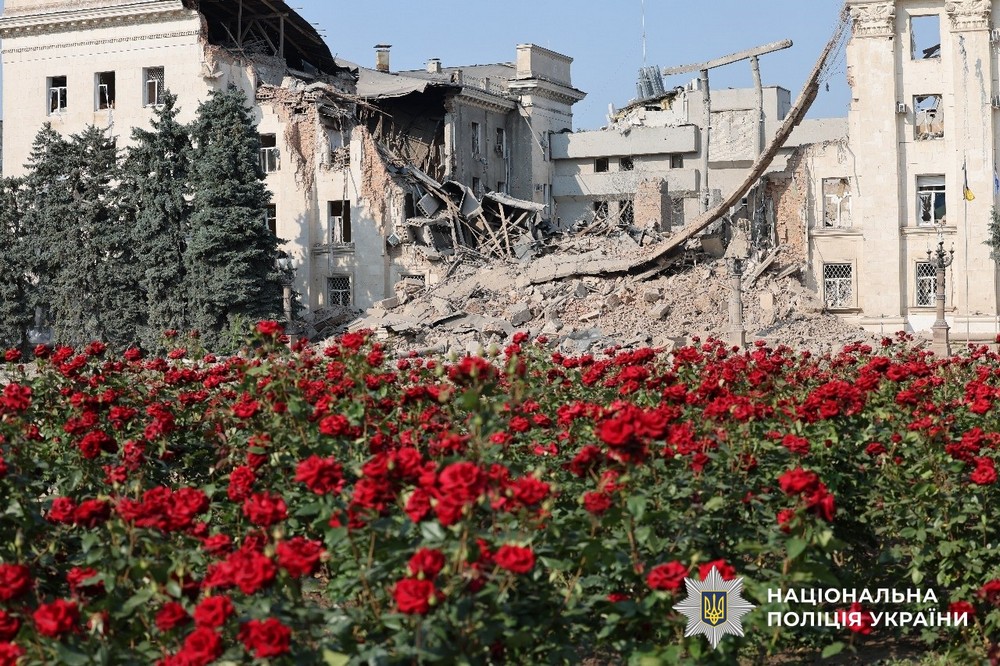 Ворог хоче, аби люди виїхали: поліція показали наслідки смертельних обстрілів Херсонщини – на фото боляче дивитися 1 Ворог хоче, аби людивиїхали: поліція показали наслідки смертельних обстрілів Херсонщини – на фото боляче дивитися
