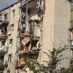 Окупанти влучили у багатоповерхівку у