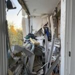 «Все розтрощено, вибухова хвиля пошкодила броньовані двері» – зруйновано житло співака Тараса Тополі внаслідок атаки на Київ (фото)