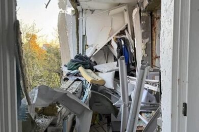 «Все розтрощено, вибухова хвиля пошкодила броньовані двері» – зруйновано житло співака Тараса Тополі внаслідок атаки на Київ (фото)