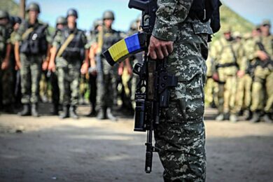 Чоловіків та жінок готуватимуть до захисту України – зареєстровано законопроєкт про нацспротив