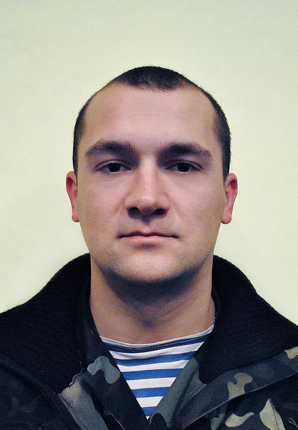 Олександр Петраківський, український офіцер, учасник російсько-української війни. Герой України. Народився 4 червня 1988 року в Житомирі у сім'ї військових Захищав Україну під час АТО у 2014 році на Донбасі. В ході одного з боїв отримав важке поранення голови, однак продовжував керувати діями групи, виносив поранених у безпечне місце. З 2014 року був прикутий до ліжка. 29 серпня 2021 року, після тривалої боротьби за життя, помер Олександр Петраківський, український офіцер, учасник російсько-української війни. Герой України. Народився 4 червня 1988 року в Житомирі у сім'ї військових Захищав Україну під час АТО у 2014 році на Донбасі. В ході одного з боїв отримав важке поранення голови, однак продовжував керувати діями групи, виносив поранених у безпечне місце. З 2014 року був прикутий до ліжка. 29 серпня 2021 року, після тривалої боротьби за життя, помер