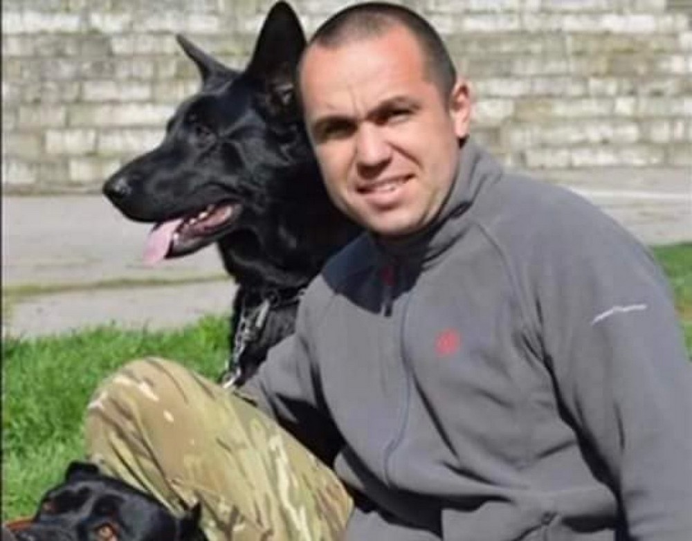 Сергій Сова, старший солдат Збройних Сил України, учасник російсько-української війни, Герой України. Народився у місті Нікополі 1986 року. Загинув 19 квітня 2022 року у місті Ізюм, Харківська область Сергій Сова, старший солдат Збройних Сил України, учасник російсько-української війни, Герой України. Народився у місті Нікополі 1986 року. Загинув 19 квітня 2022 року у місті Ізюм, Харківська область