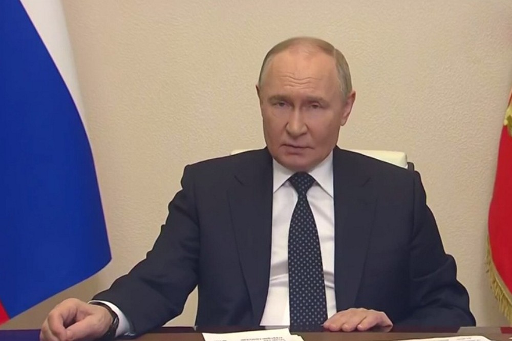 "Хто взагалі веде переговори з терористами?" Путін вперше після операції "Павутина" зробив заяви 1 "Хто взагалі веде переговори з терористами?" Путін вперше після операції "Павутина" зробив заяви