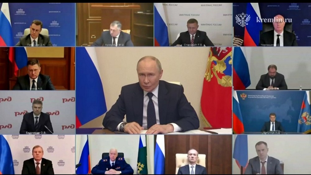 "Хто взагалі веде переговори з терористами?" Путін вперше після операції "Павутина" зробив заяви
