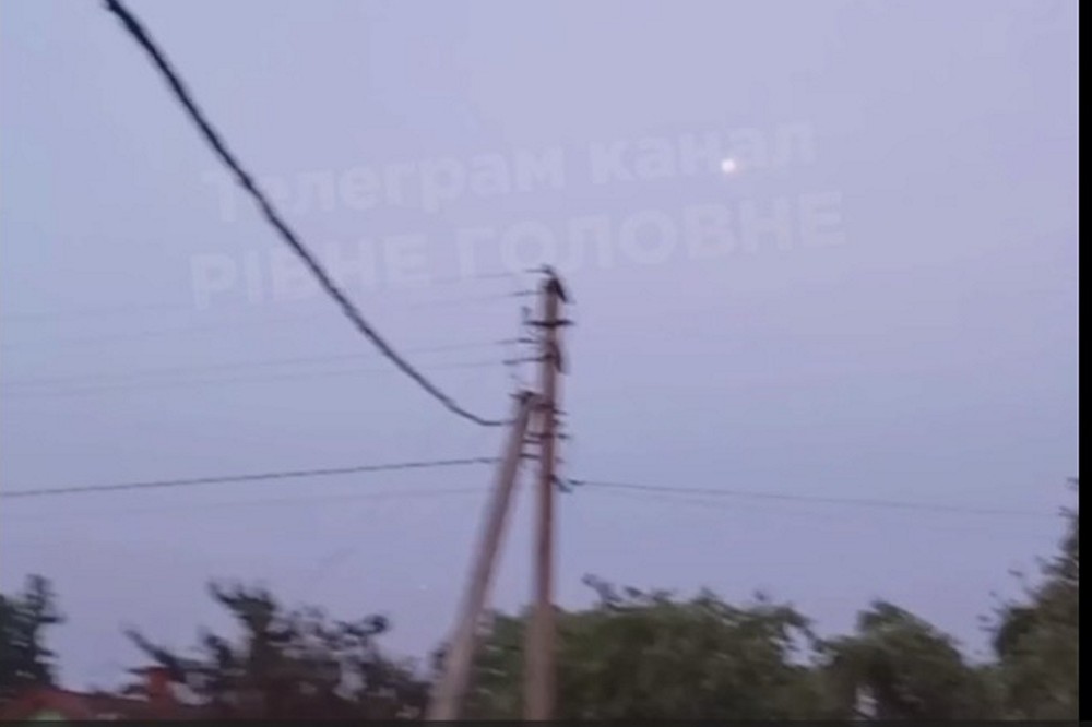 Під атакою був військовий аеродром, є поранений – наслідки масштабного удару по Рівненщині 1 Під атакою був військовий аеродром, є поранений – наслідки масштабного удару по Рівненщині