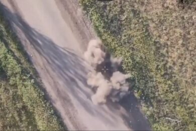 “Паркують” FPV-дрони на узбіччях доріг і полюють на автівки: про нову тактику росіян розповіли у ДПСУ