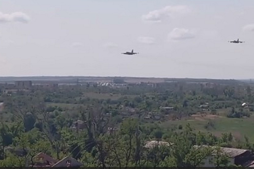 Збили свої? Російський Су-25 розбився у Донецькій області (відео)