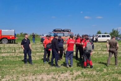 Зник у лісі вчора: 5-річного хлопчика на Коломийщині шукають понад 300 людей, 45 одиниць техніки, собаки і дрони (відео)