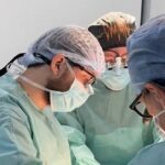 Лікарі пересадили палець із ноги на руку пораненому військовому (відео)