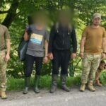 14 днів шукали кордон, а врешті їх знайшли прикордонники: затримано двох молодиків з Харківщини