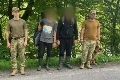14 днів шукали кордон, а врешті їх знайшли прикордонники: затримано двох молодиків з Харківщини
