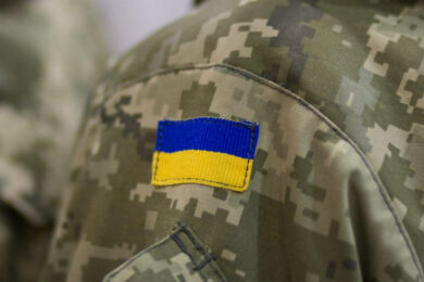 Військовослужбовці – ФОП, які служать за контрактом, будуть звільнені від сплати низки податків і внесків: подробиці закону