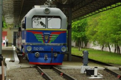 Пошкоджено будівлю дитячої залізничної дороги в Харкові, є загиблий і багато постраждалих – що відомо