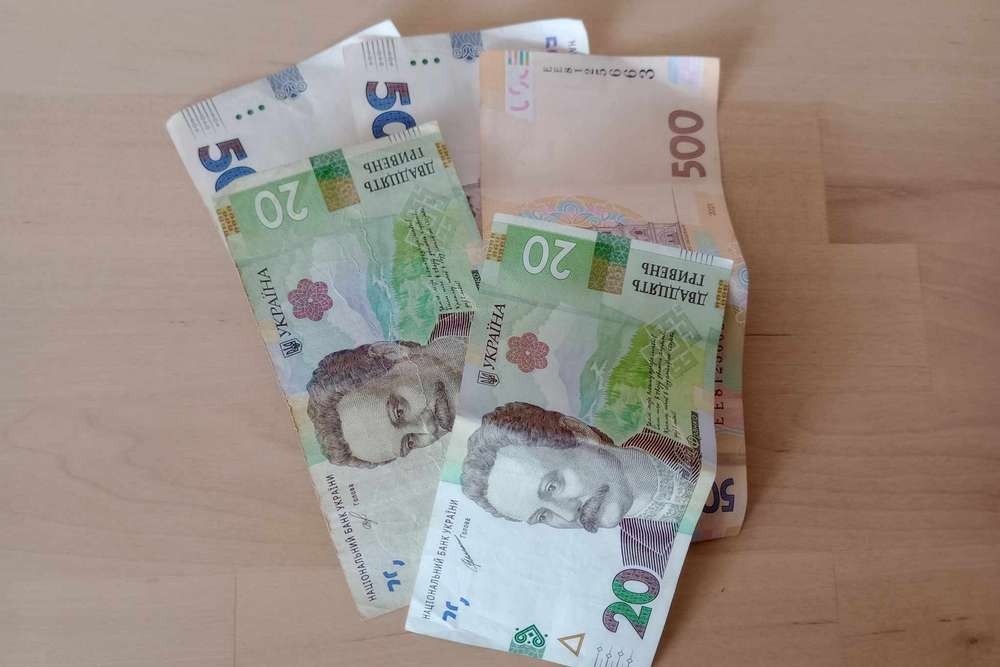 Додаткові виплати для пенсіонерів, осіб без права на пенсію, та людей з інвалідністю продовжено