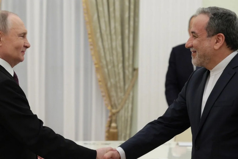 Глава МЗС Ірану летить до Путіна після ударів США по ядерним об’єктам