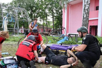 Пошкоджено будівлю дитячої залізничної дороги в Харкові, є загиблий і багато постраждалих – що відомо