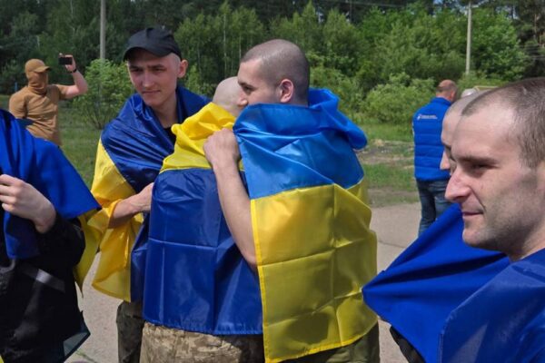 Новий обмін полоненими 9 червня – до України повернулися поранені та військові до 25 років (фото, відео)