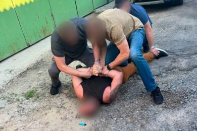 Нашпигували вибуховий пристрій металевими гайками та цвяхами – затримано зловмисників, які вчинили теракт на Харківщині