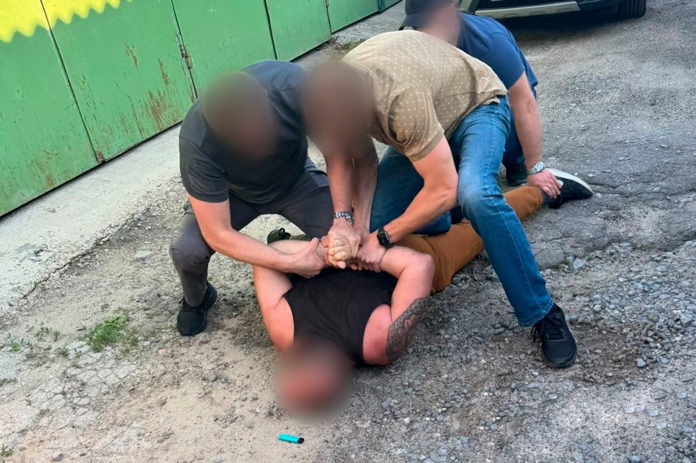 Нашпигували вибуховий пристрій металевими гайками та цвяхами – затримано зловмисників, які вчинили теракт на Харківщині 1 Нашпигували вибуховий пристрій металевими гайками та цвяхами – затримано зловмисників, які вчинили теракт на Харківщині