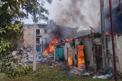 Ворог скинув авіабомбу на житлову забудову, є поранені – наслідки удару по Донеччині