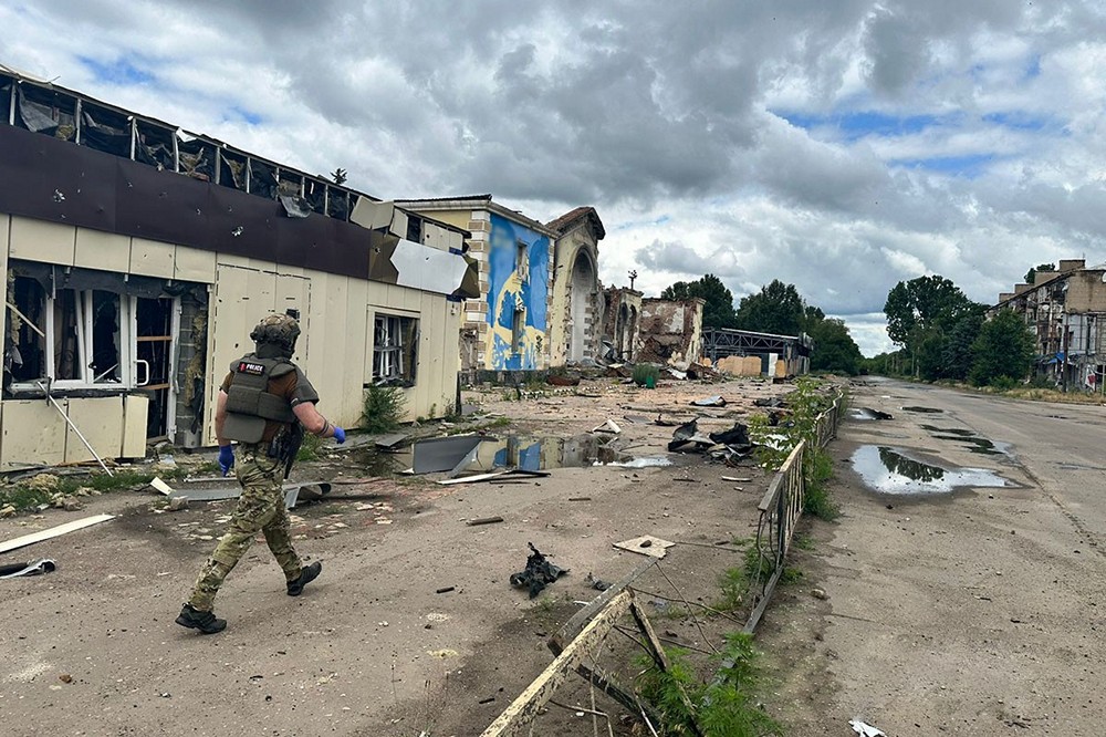 Пошкоджено залізничну колію, об’єкт інфраструктури, будинки – загиблі і багато поранених внаслідок обстрілів Донеччини 1 Пошкоджено залізничну колію, об’єкт інфраструктури, будинки – загиблі і багато поранених внаслідок обстрілів Донеччини