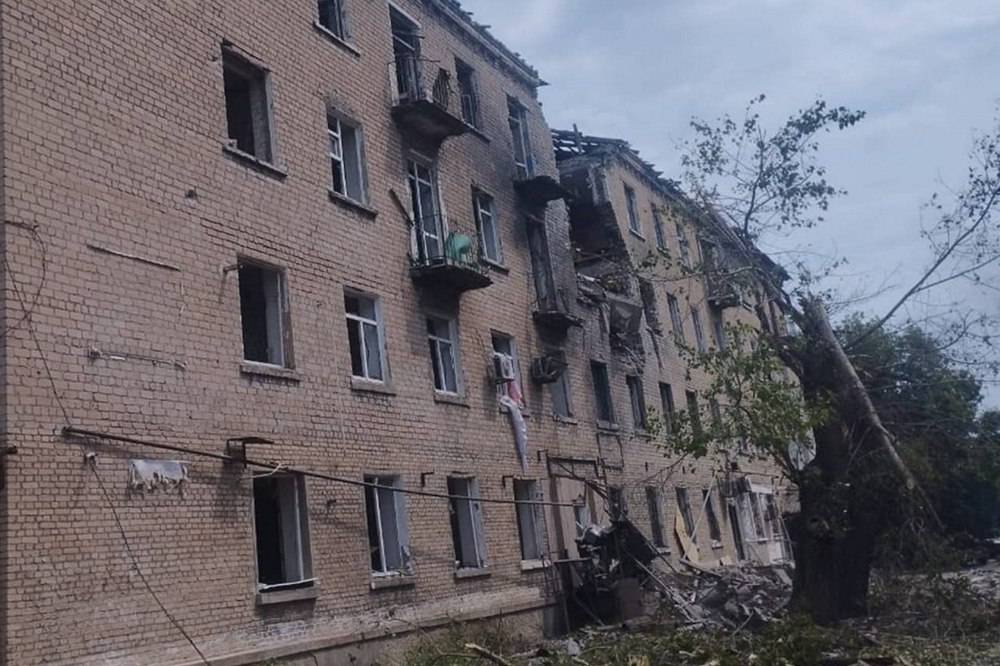 Ворог скинув авіабомбу на житлову забудову, є поранені – наслідки удару по Донеччині