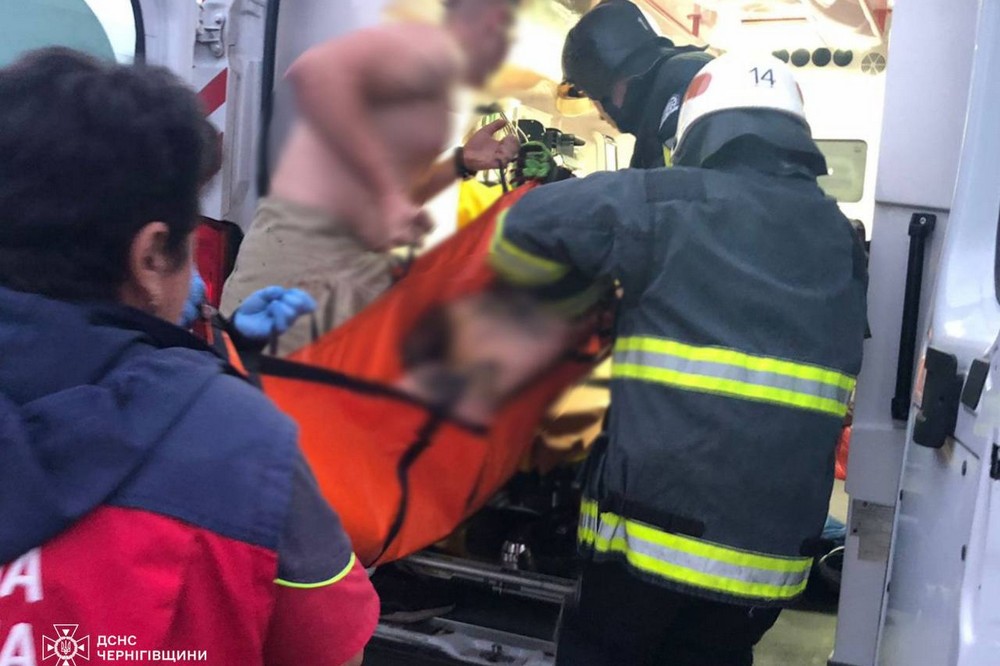 Двоє 12-річних хлопців отримали ураження струмом, вилізши на дах потяга на Чернігівщині
