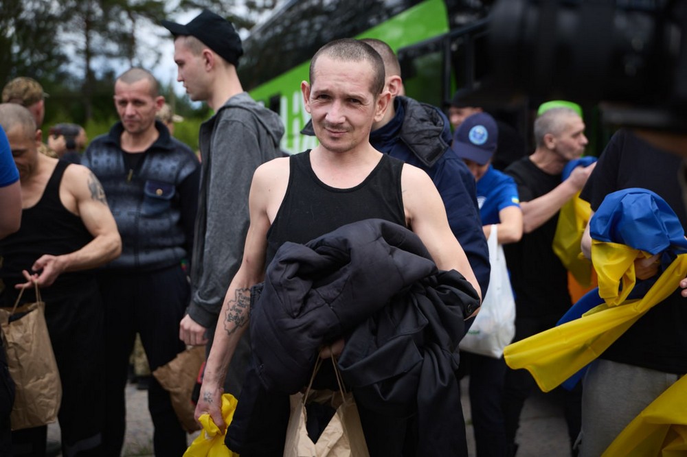 Фото з обміну полоненими 12 червня