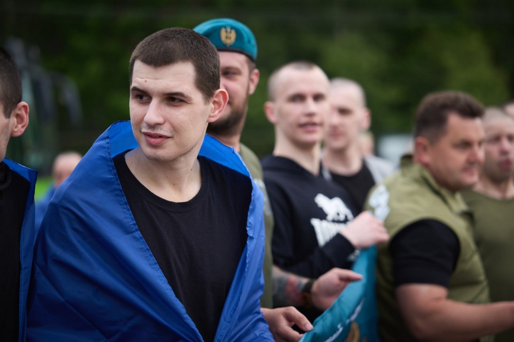 Фото з обміну полоненими 12 червня