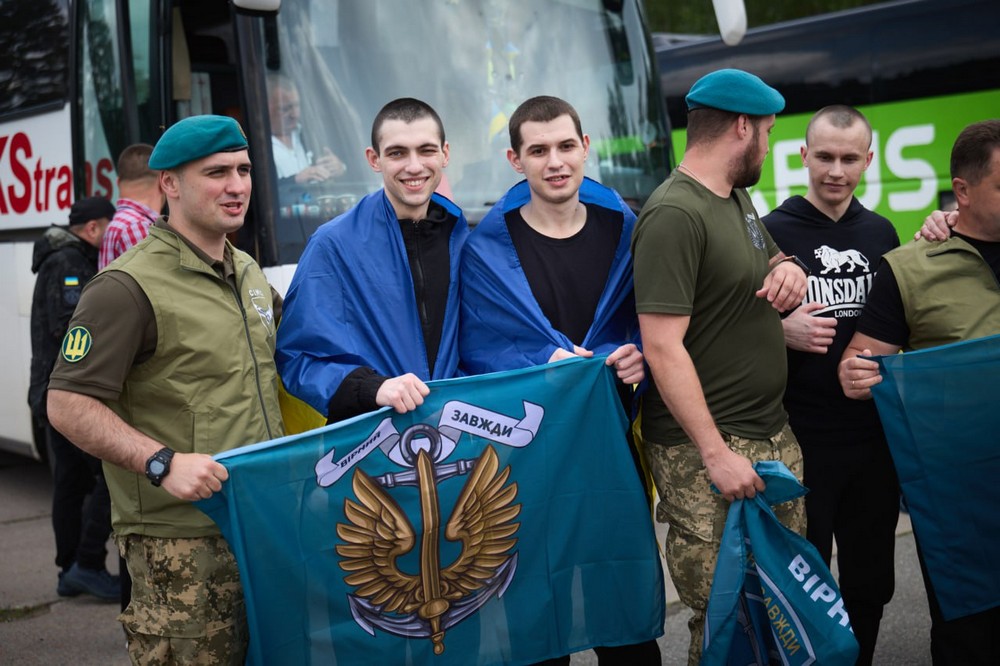 Фото з обміну полоненими 12 червня