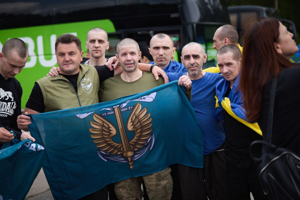 Фото з обміну полоненими 12 червня