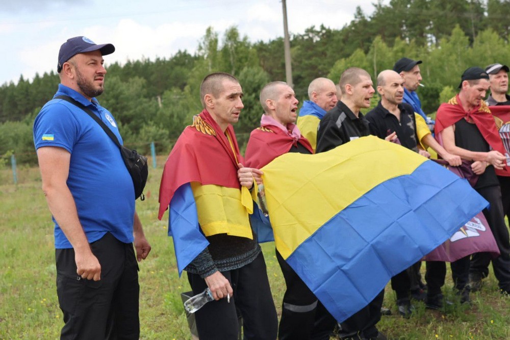 Фото з обміну полоненими 12 червня