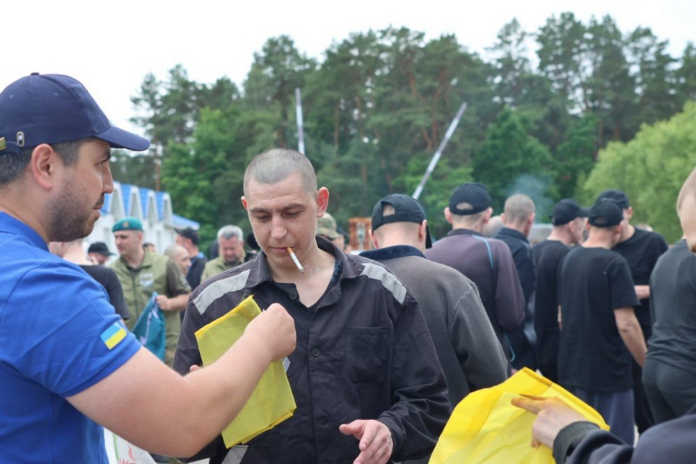 Фото з обміну полоненими 12 червня