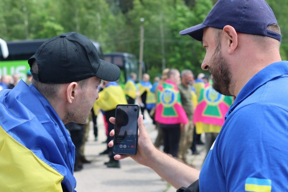 Фото з обміну полоненими 12 червня