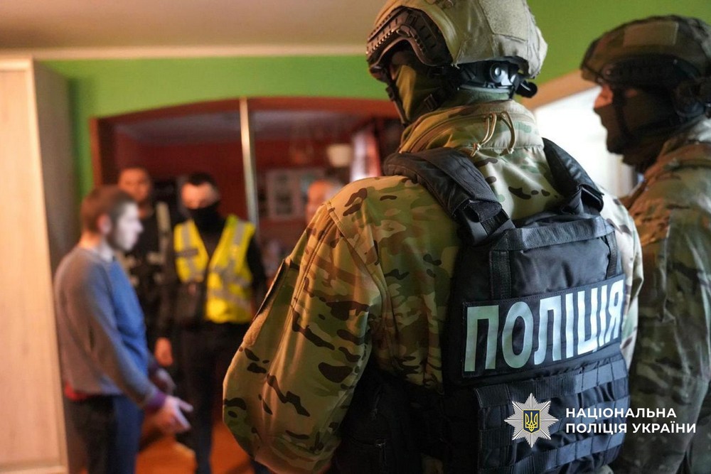 Триває понад 500 обшуків: поліція розпочала масштабну спецоперацію в Україні (фото)