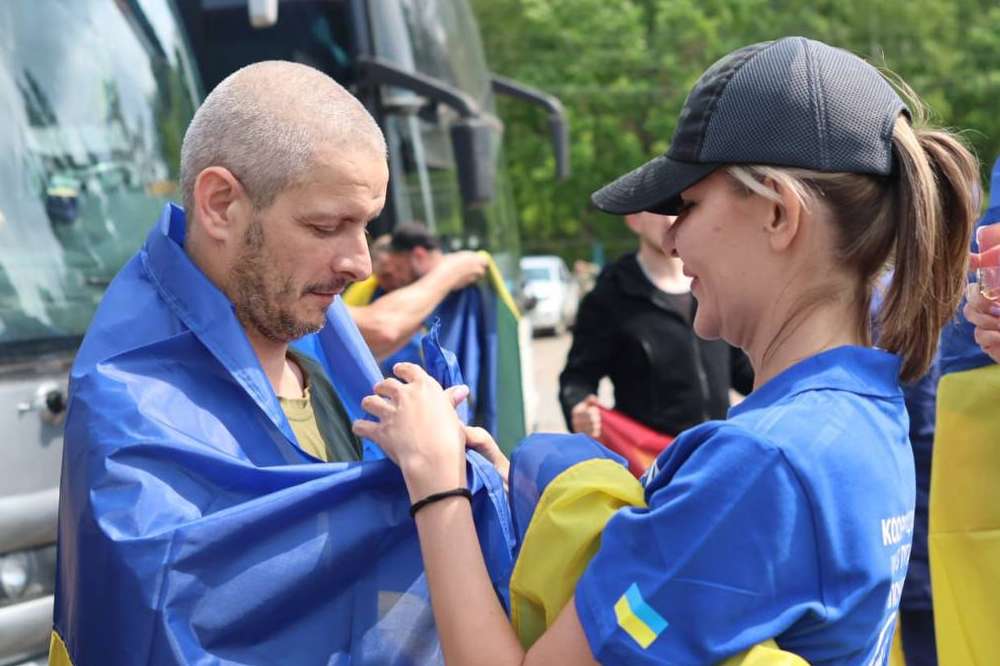 Відбувся черговий обмін полоненими 14 червня – більшість звільнених Захисників перебувала в неволі з 2022 року (фото)