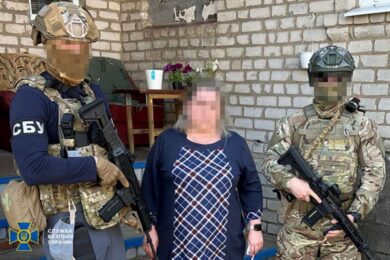 Продавчиня і комунальниця наводили удари ворога по Донеччині
