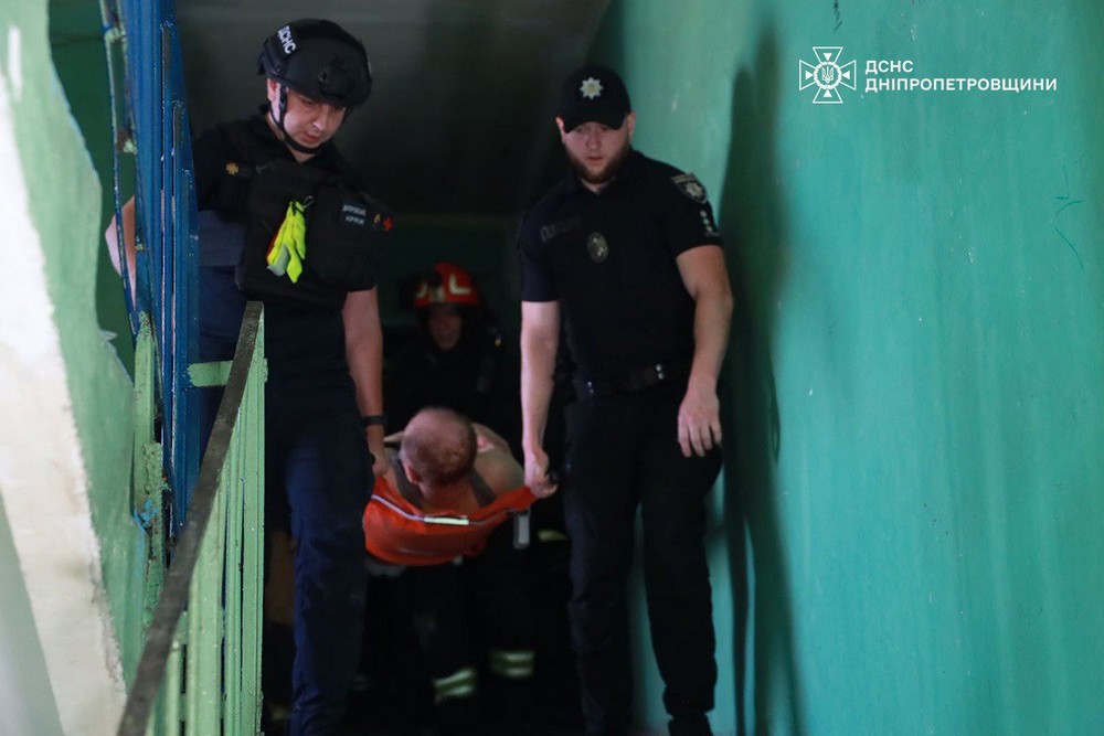 Загиблі і десятки поранених: ворог вдарив ракетами по Дніпропетровщині - що відомо (фото, відео)