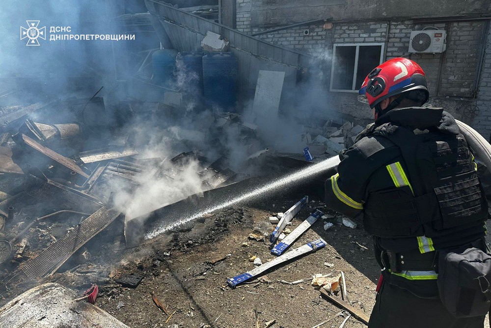 Загиблі і десятки поранених: ворог вдарив ракетами по Дніпропетровщині - що відомо (фото, відео)