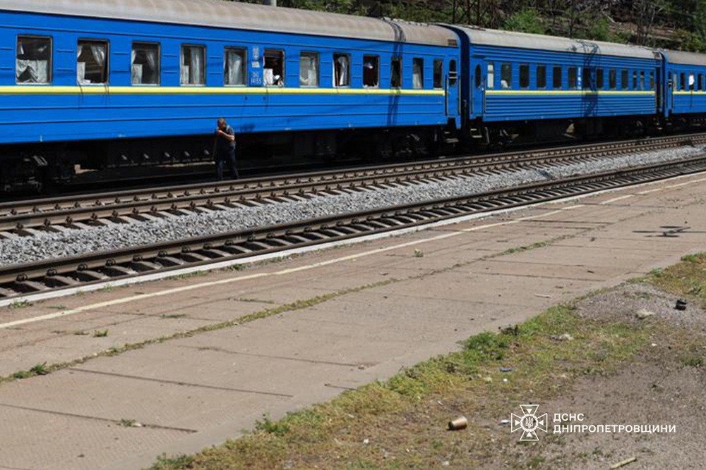 Загиблі і десятки поранених: ворог вдарив ракетами по Дніпропетровщині - що відомо (фото, відео)