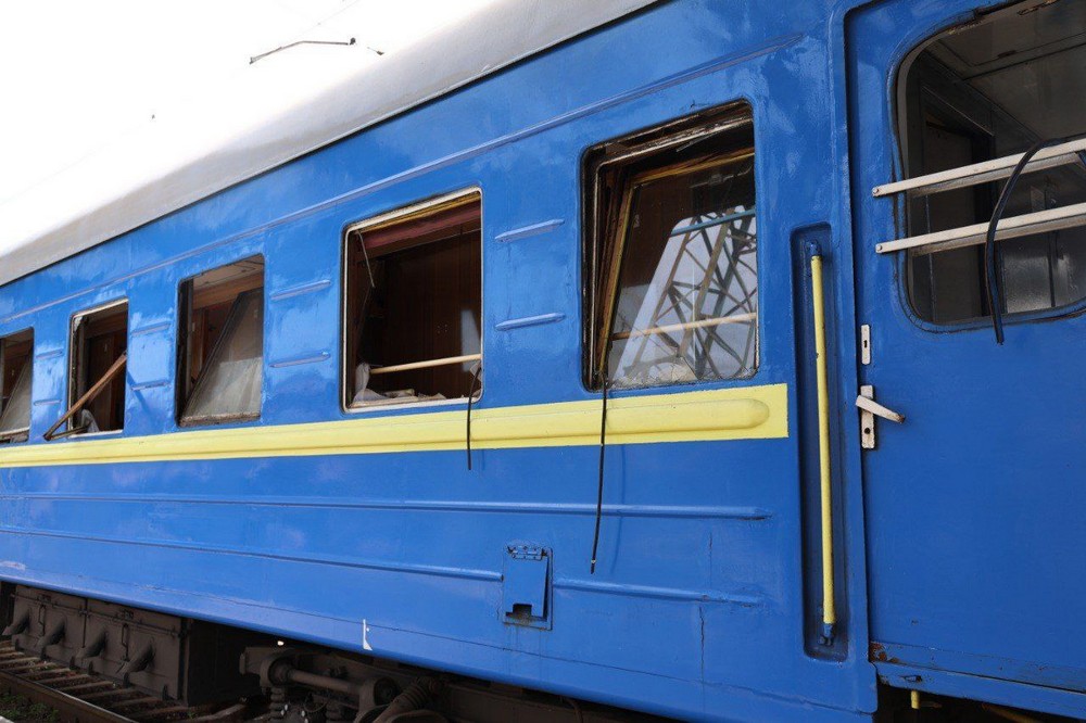 Понад 500 пасажирів були в потязі: Зеленський про ракетний удар по Дніпропетровщині (відео) 1 Понад 500 пасажирів було в потязі: Зеленський про ракетний удар по Дніпропетровщині (відео)