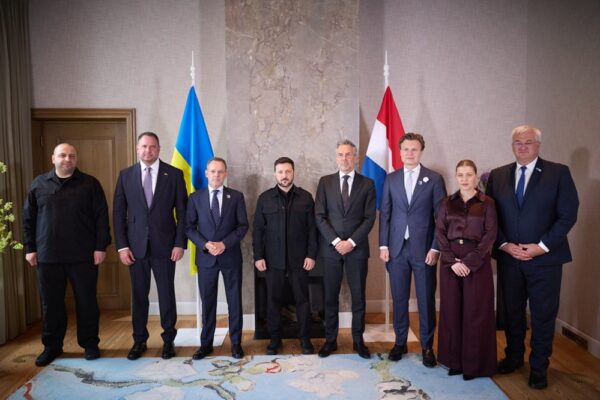 Зеленський в Гаазі сьогодні: зустрівся з генсеком НАТО, виступив перед парламентом Нідерландів – головне