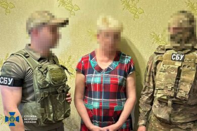 Продавчиня наводила авіаудари ворога на
